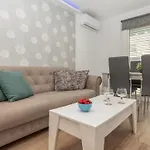Leon By Interhome Lägenhet Lloret de Mar